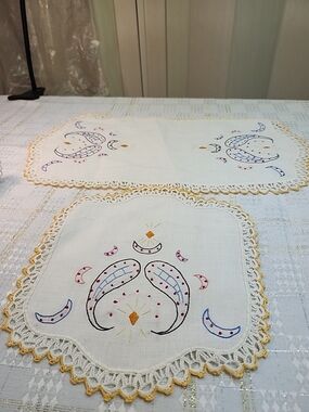 2 Hand-Embroidered White Lace Table Runner and Placemat Set